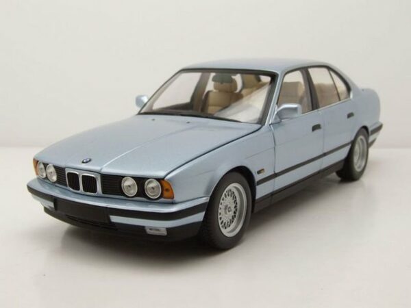 Minichamps Modellauto BMW 5er 535i E34 1988 hellblau metallic Modellauto 1:18 Minichamps