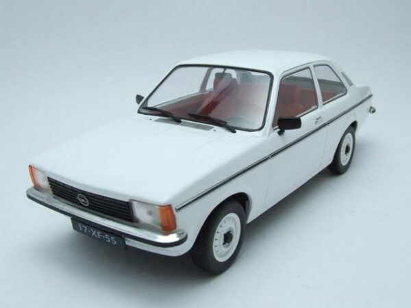 Triple9 Modellauto Opel Kadett C 2-Türer 1977 weiß Modellauto 1:18 Triple9