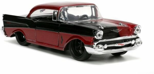 JADA Modellauto Modellauto DC Harley Quinn 1957 Chevy Bel Air mit Figur 1:32 253253014