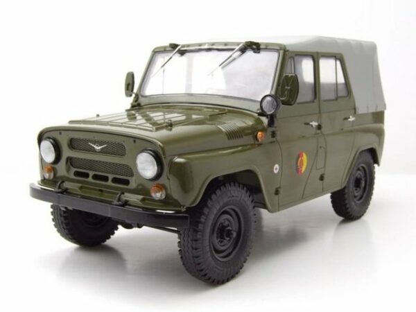 Premium ClassiXXs Modellauto UAZ 469 Geländewagen NVA olivgrün Modellauto 1:18 Premium ClassiXXs